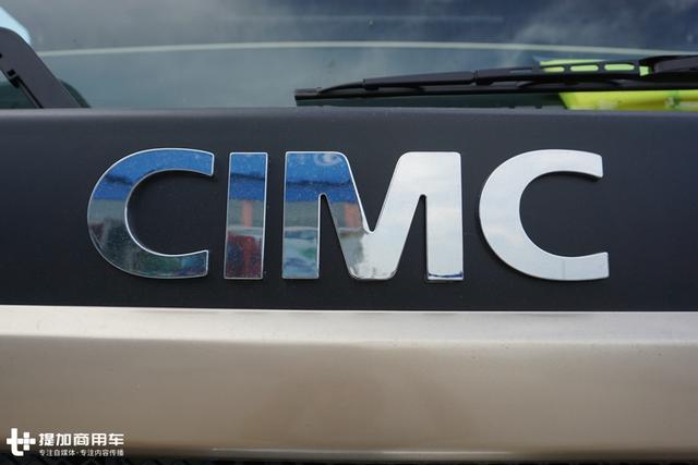 相比老款车型都有哪些不一样?全新改款的联合卡车u 牵引车实拍