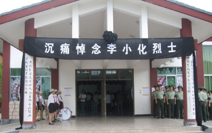 最美边防烈士李小化舍己救人, 牺牲时还保持救人托举姿势!