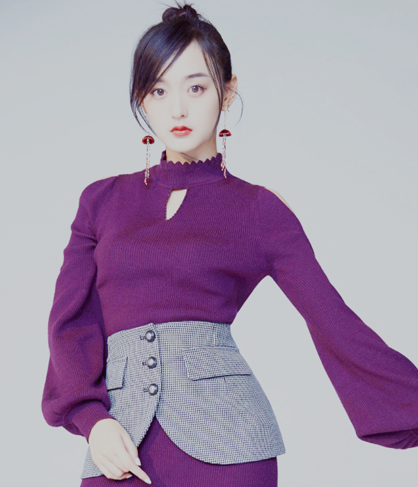 何泓姗:花颜月貌,聪慧可人,美得如诗如画