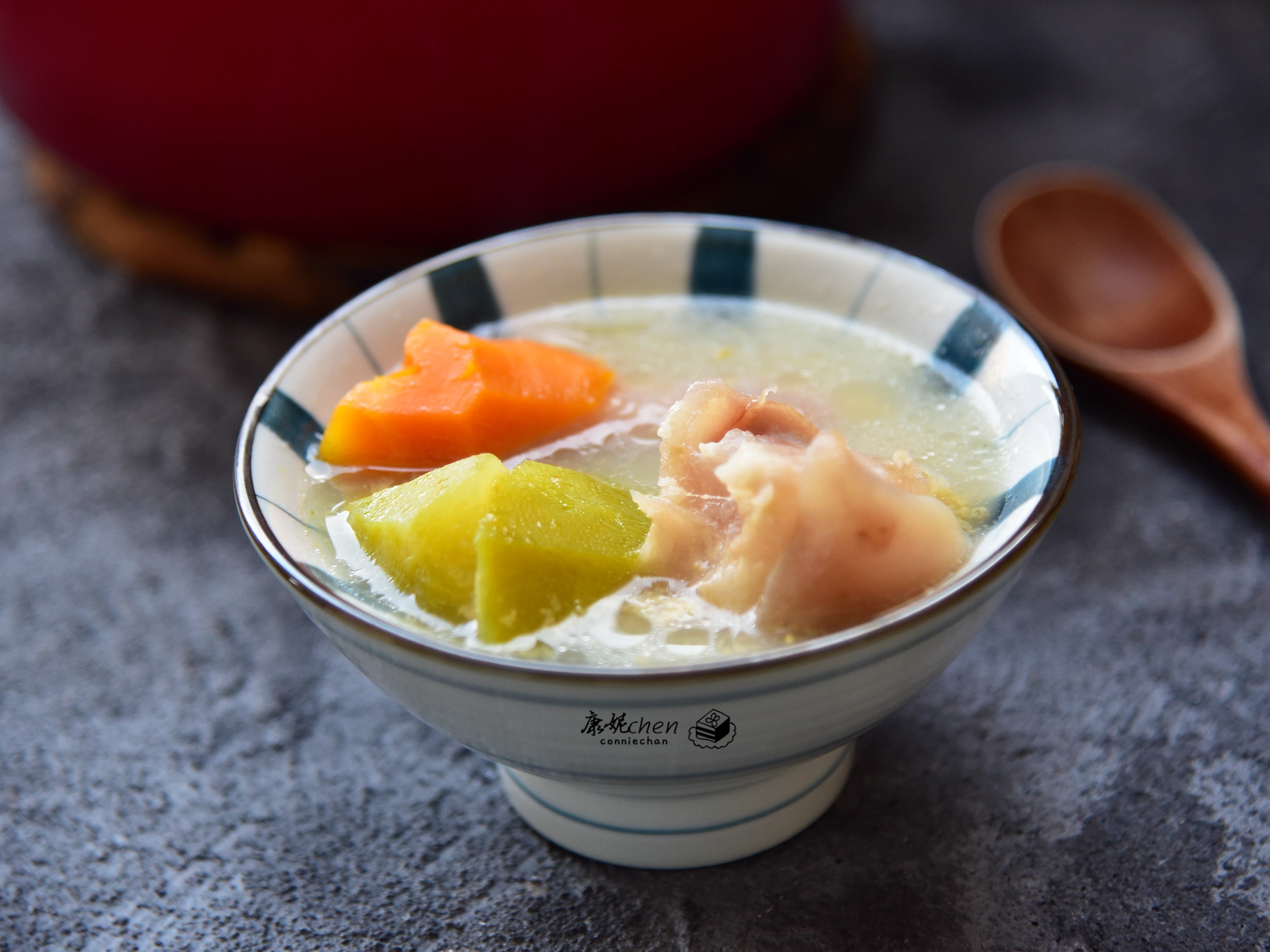 给家人煲这汤,清甜滋润,汤渣还可以当菜吃,老公表扬我会过日子