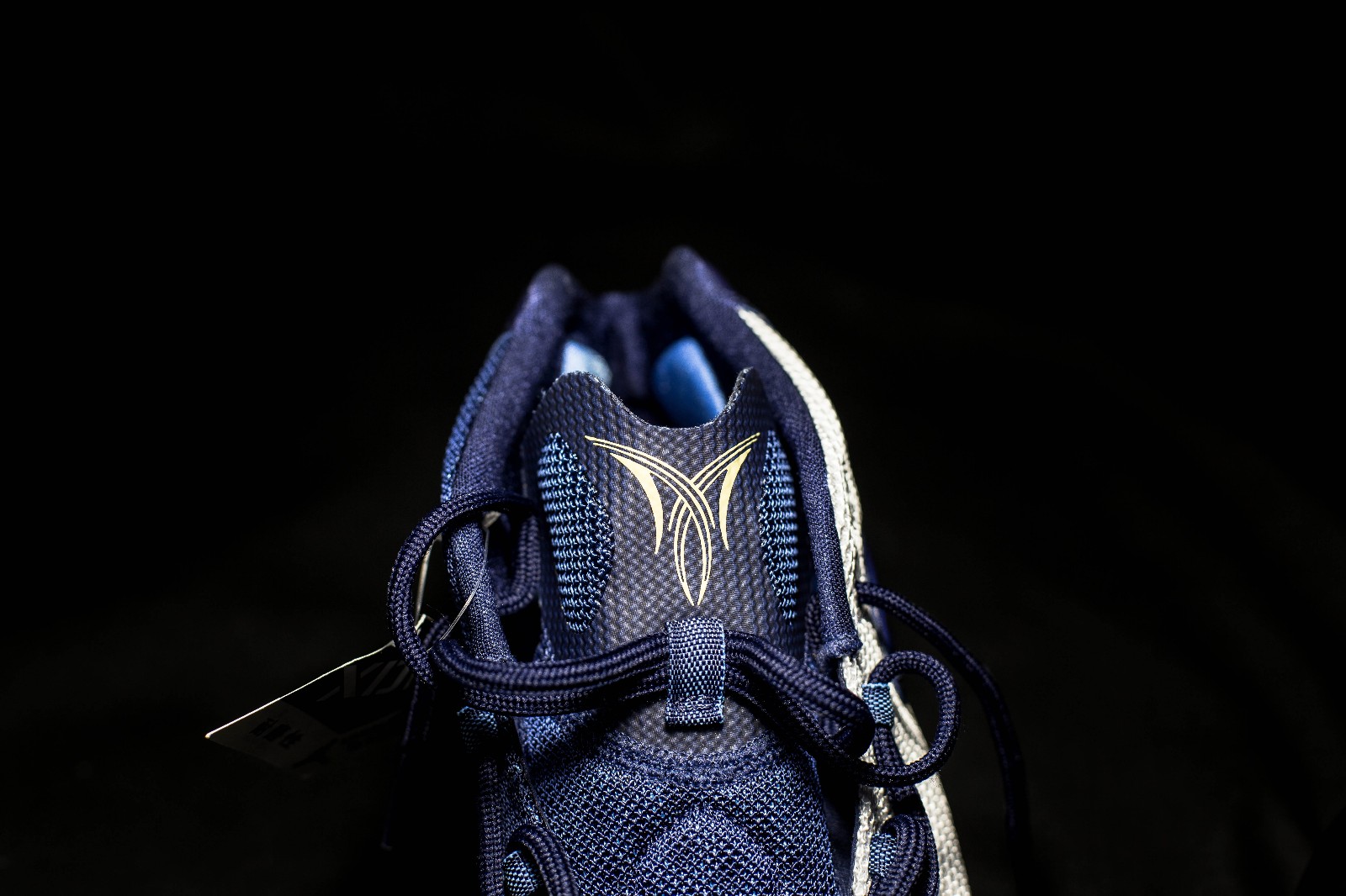 篮球史上三金第一人专属之melo 12开箱图赏