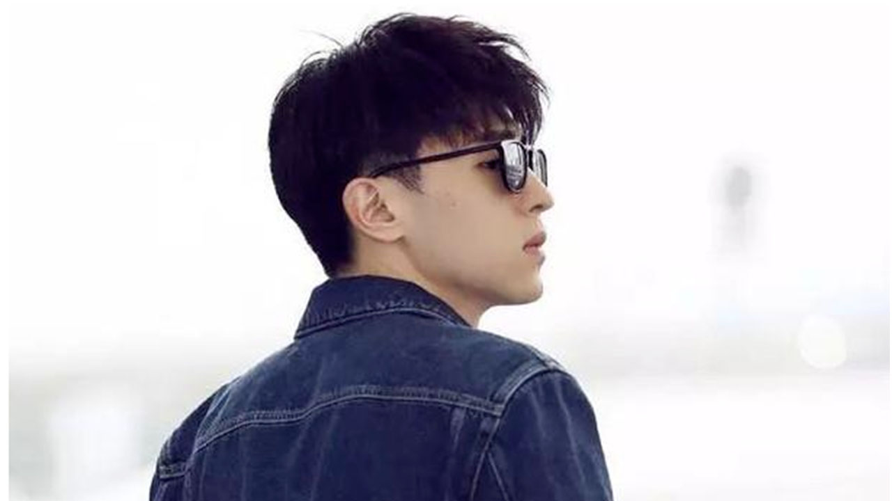 男神的背影,我找邓伦用了3秒,能认出最后一张的是大神