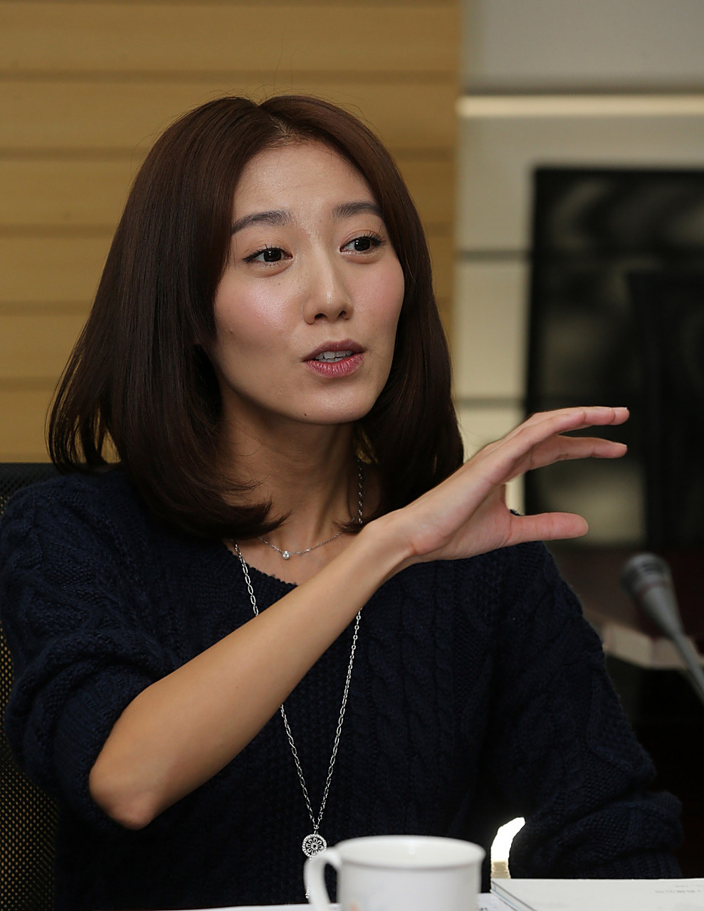 在娱乐圈中,演员高露一直被观众误以为是高圆圆.