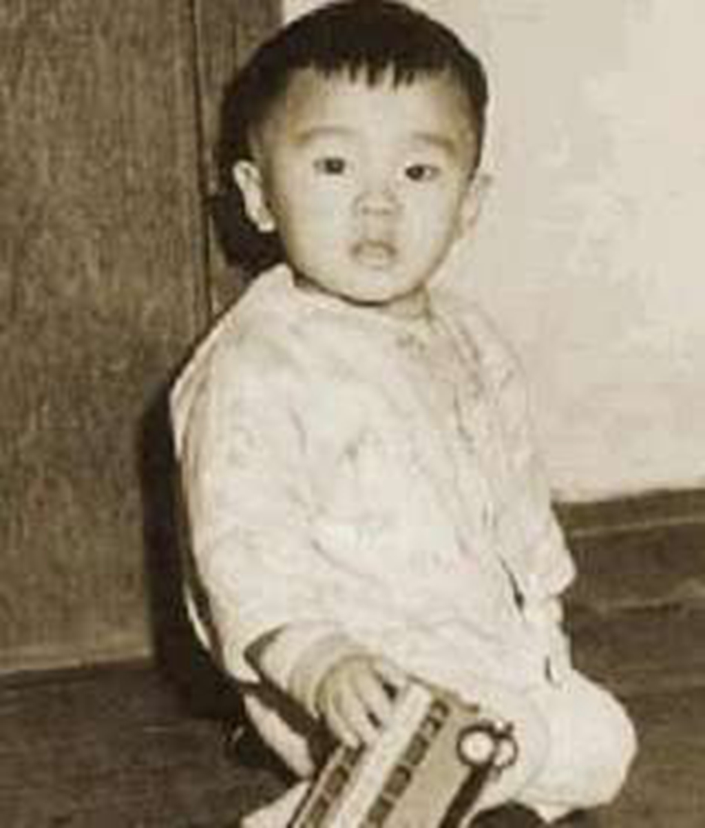 刘德华小时候,梁朝伟小时候,周星驰小时候,最后一位也太帅了!
