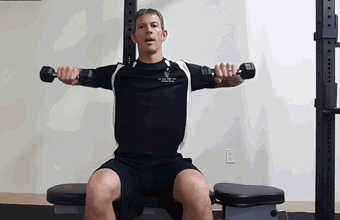 手臂位置引人注目,学会使用哑铃,肩膀手臂一起练