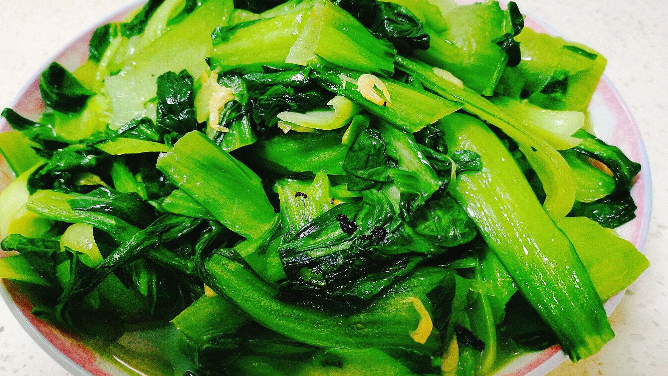 两块钱青菜炒出一大盆,加一把虾皮,鲜嫩可口,比海鲜还鲜!