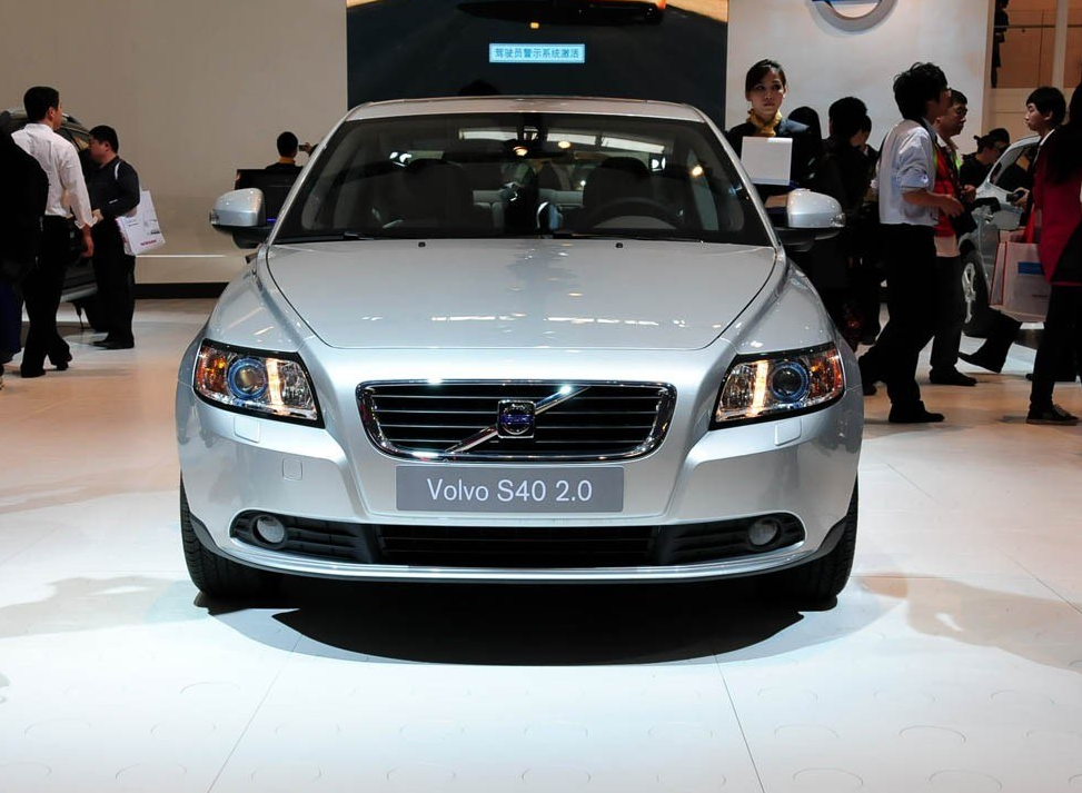 沃尔沃s40一台霸气的车,科技感很强,成功男士座驾