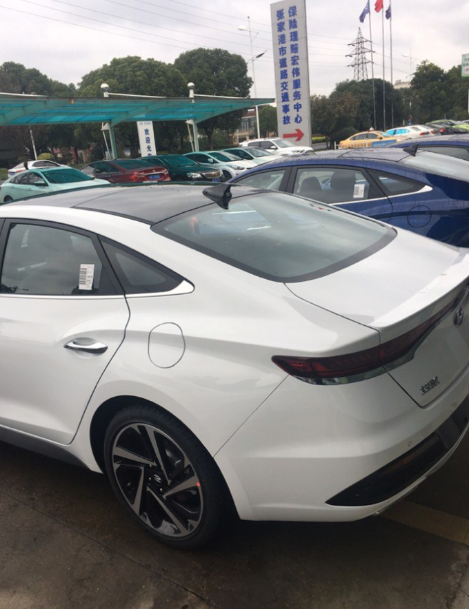 花了近18万提的现代菲斯塔顶配,车主:思域要加价就选了它