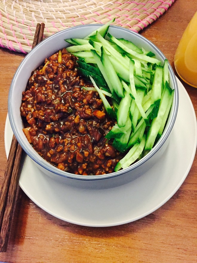 教你做一道家常炸酱面,家人最爱吃的炸酱面,做法简单还好吃