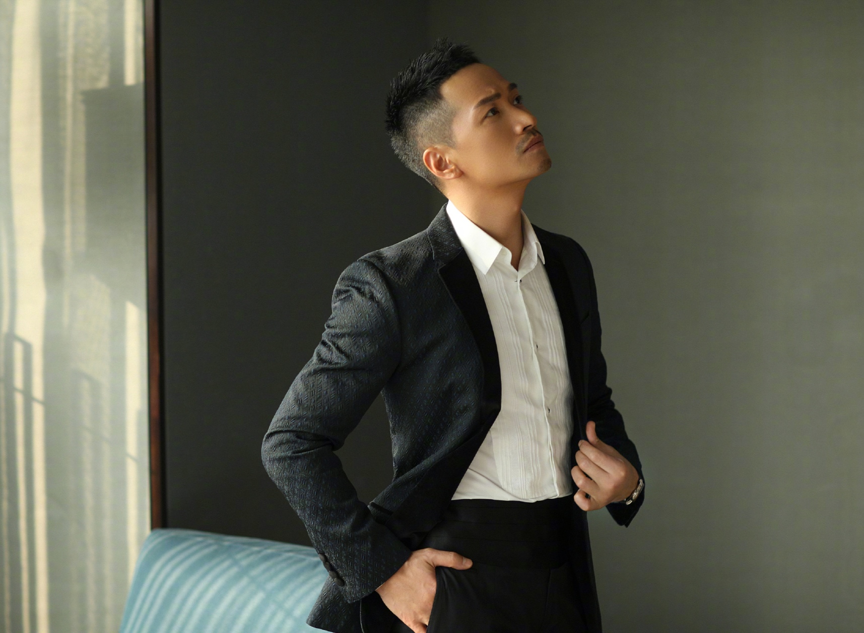 一直低调的何晟铭,这些天为何那么高调