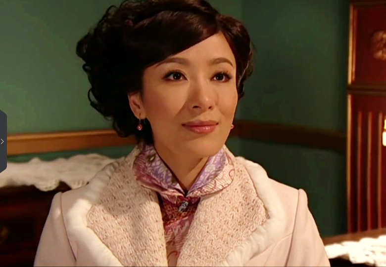 《倚天屠龙记》中的峨眉派尼姑以及《封神榜》中的陈贵妃都是杨怡成名