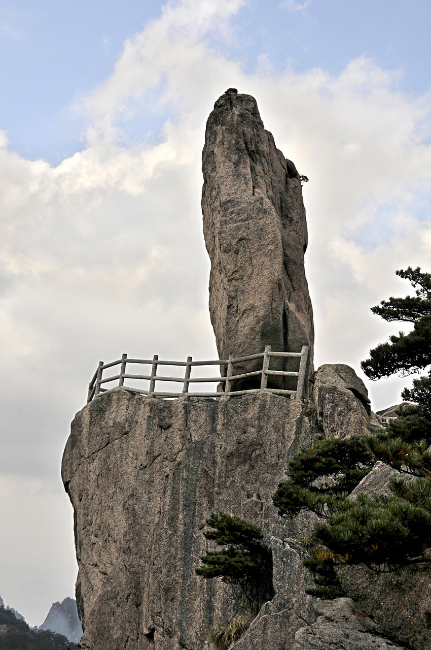 通过对黄山奇石的研究和欣赏,我们可以更好地了解自然和历史,领略大