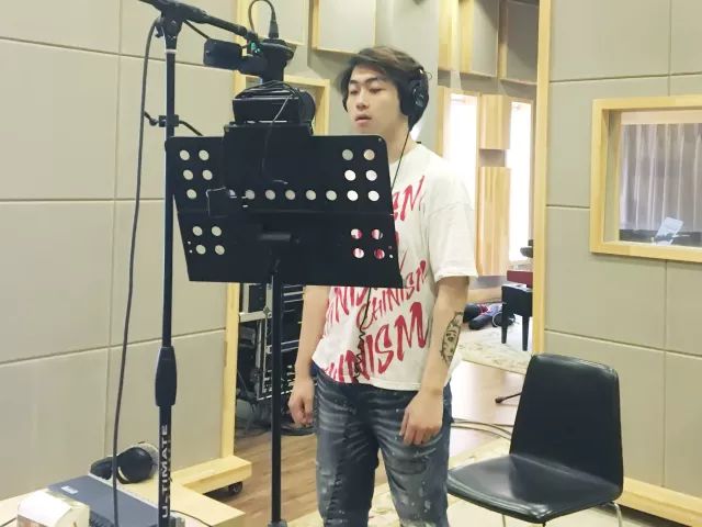 张博林新歌来袭 包揽词作彰显深厚音乐才华