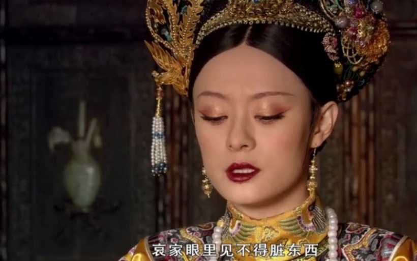 甄嬛传:宜修死后,甄嬛训诫青樱,你注意敬妃表情了吗?