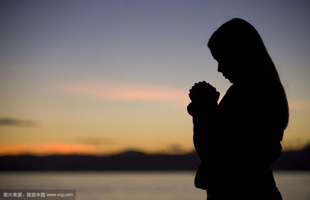 威少单脚落地脚踝超90度外翻,目前伤势不明,祈祷