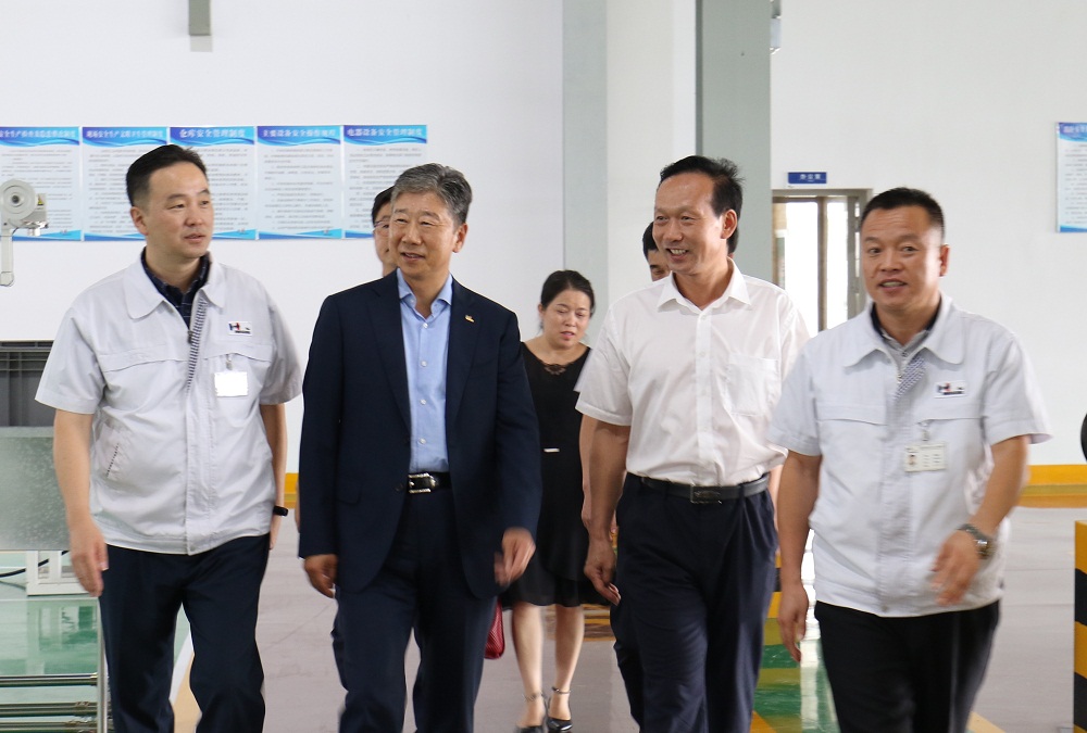 京山政法委书记张少红会见韩国和承集团董事长異仁澯