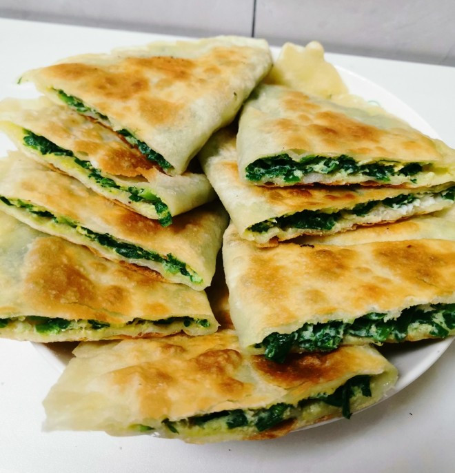 韭菜盒子最简单的家常做法,外酥里嫩,皮薄馅大,韭菜还不出水!