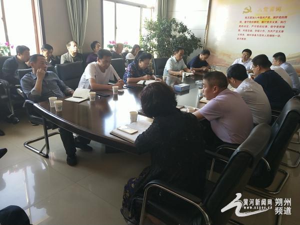 朔城区政府副区长梁耀文深入朔城区卫生健康和体育局召开调研座谈会