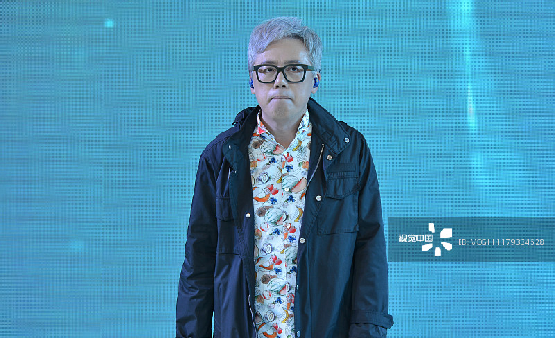 51岁张宇满头白发尽显老态 曾因无限期停工引粉丝心疼