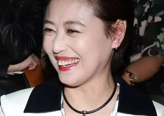 盘点娱乐圈明星长相硬伤,梁小冰的塌鼻,王祖贤的龅牙,还有她?