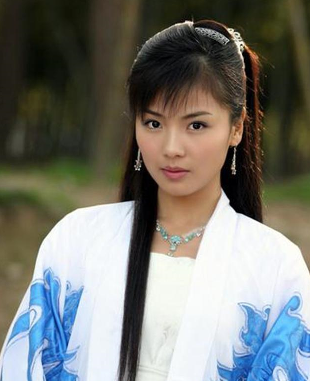 刘涛以前照片,她的美还是那么自然,看上去很清新,给人一种文静美