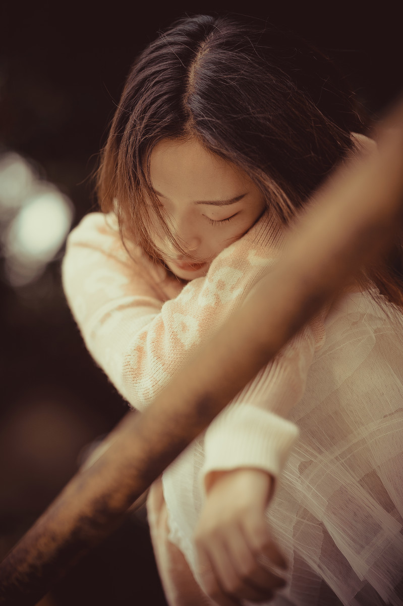简单摄影:孤单笙歌,风过微凉,女生为何惆怅