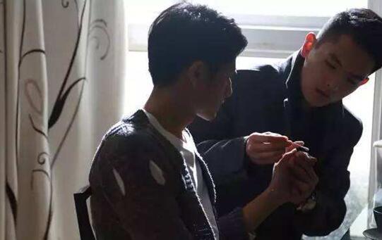 《虚无的焦点》:多年的感情,同性恋真的让人无法接受吗?