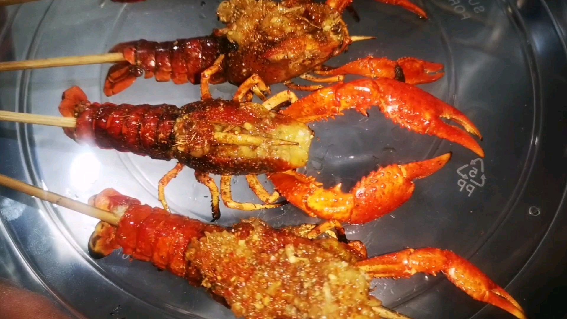 烧烤教学:蒜蓉烤小龙虾,味道还不错