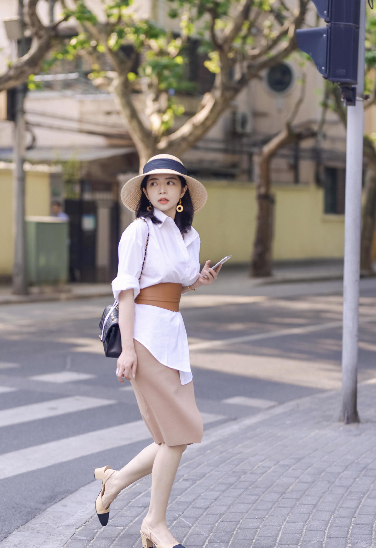 "女神博主"三木真会穿!白衬衫搭配包臀裙清爽利落,温柔知性