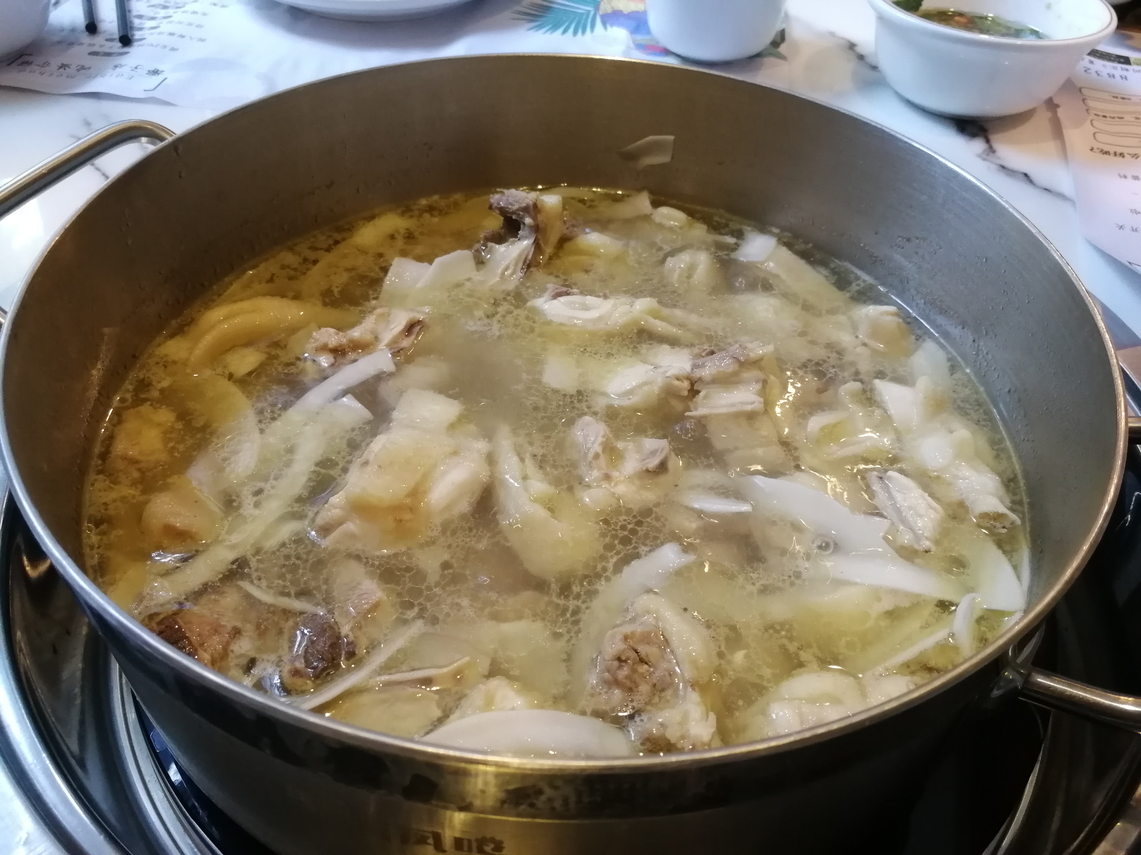 海南椰子鸡火锅太美味了,下食材的顺序别错,错了就可惜一锅汤了