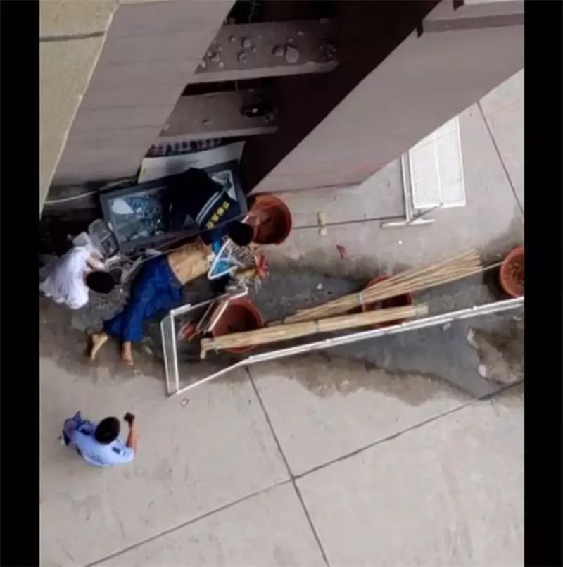 邯郸一男高楼修空调坠落身亡