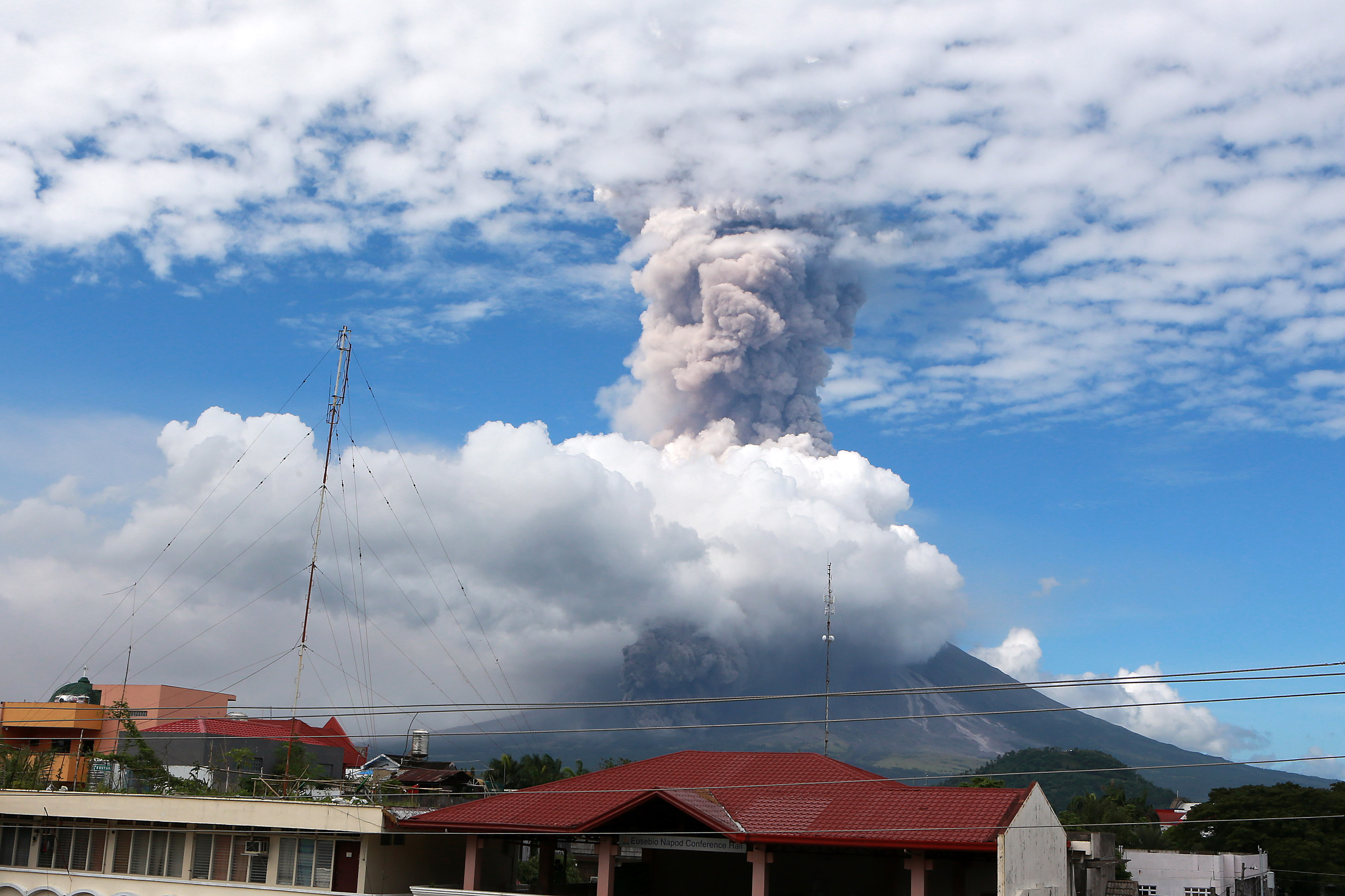 (国际)(5)菲律宾马荣火山持续喷发
