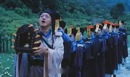 电影中的僵尸为何穿着清朝衣服?原因令人啼笑皆非
