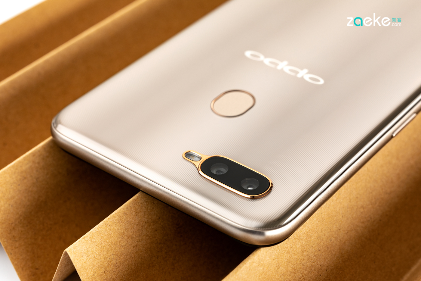 用上水滴屏的oppo a7,多出一份"体面感"