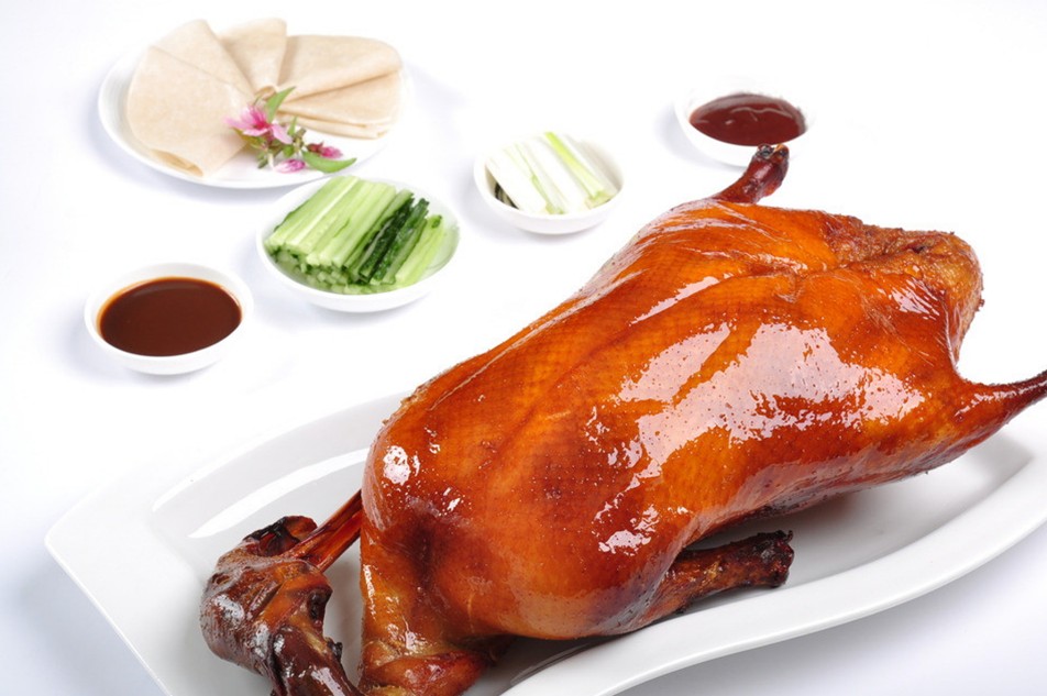 把整只鸭子装进坛里,不加一滴水,5年后打开坛子,看到成品服了