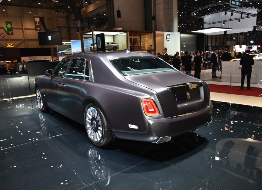 颜值没的说,这个看脸的时代,我一眼就相中了,行云