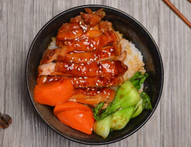 蜜汁叉烧饭,总体来说是有点偏甜的,但还是很好吃哦