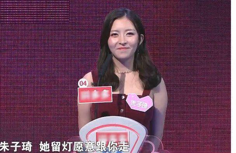 非诚勿扰:小伙子牵手女神朱子琦,被网友吐槽丑,直接霸气回怼!