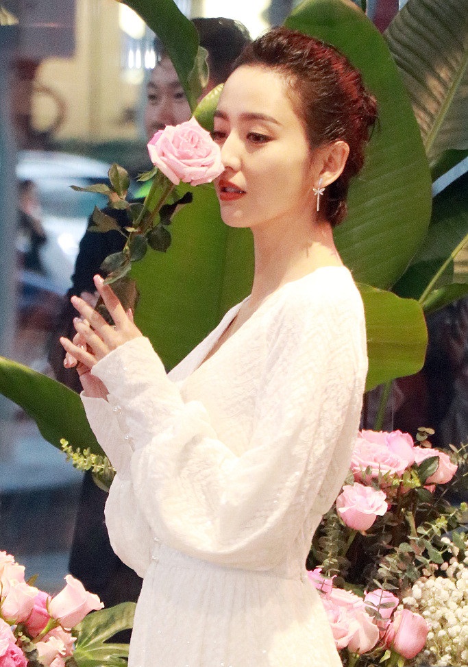 丫丫胖了一点白了一点（丫丫胖了）