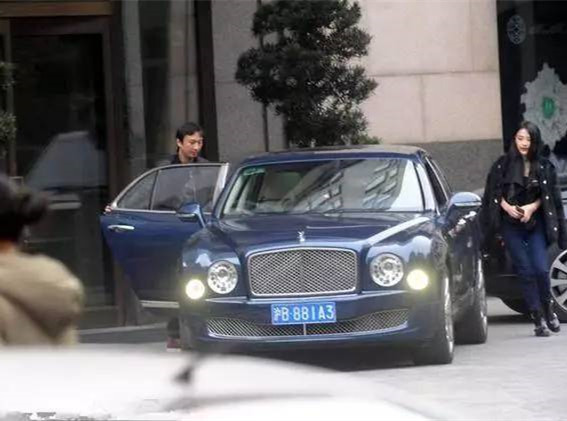 "沪上皇"秦奋超跑再贵,王思聪豪车再多,都不如靳东这辆!