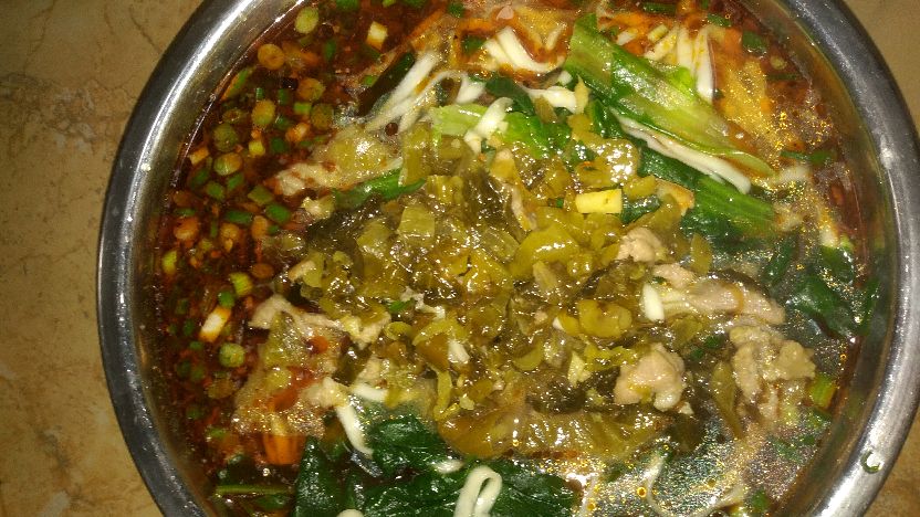 重庆酸菜肉丝面这样做才好吃,佐料独具一格,开店收藏