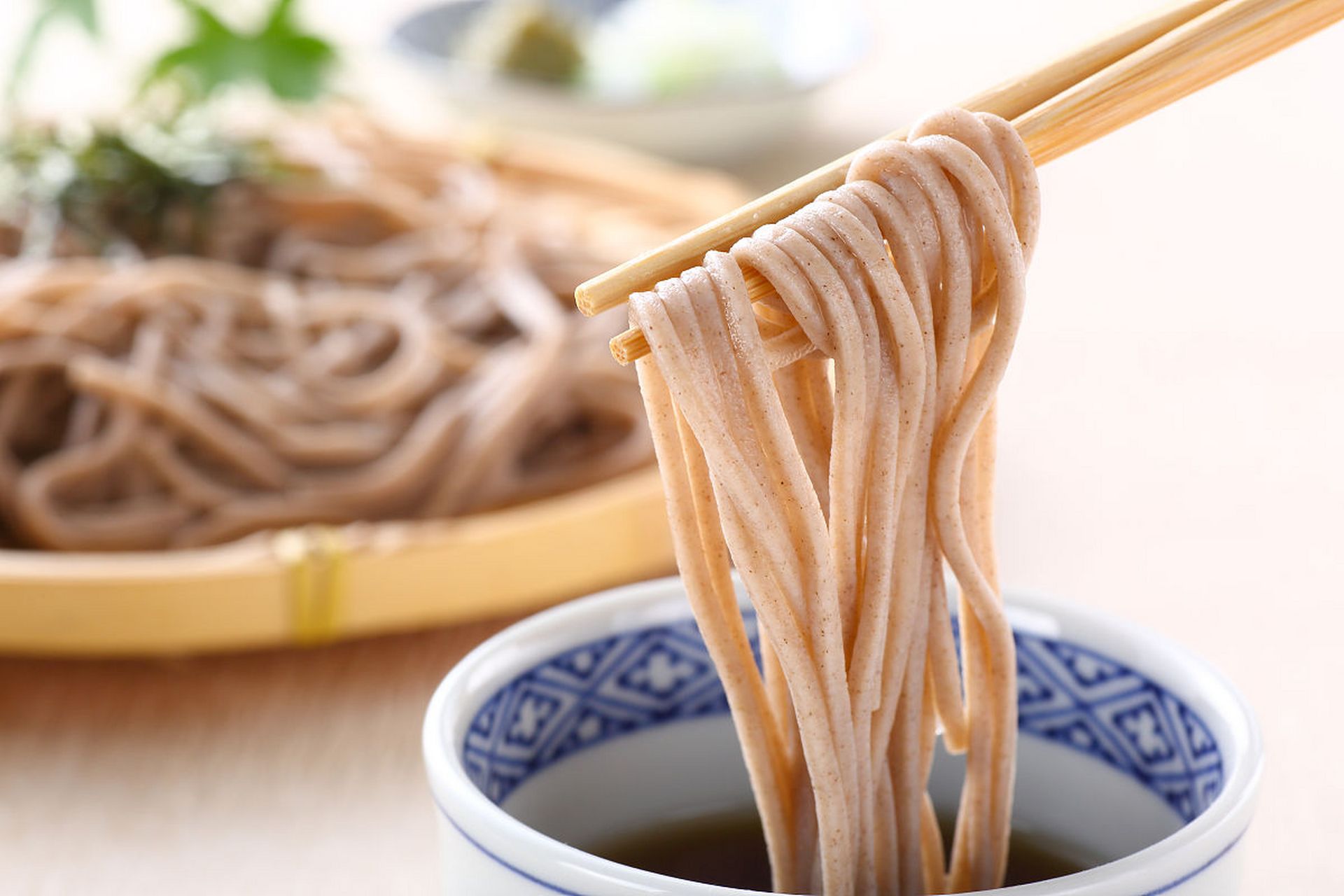 精心挑选油料配菜提升品味档次~多实践才能真正体验面条美味真谛!