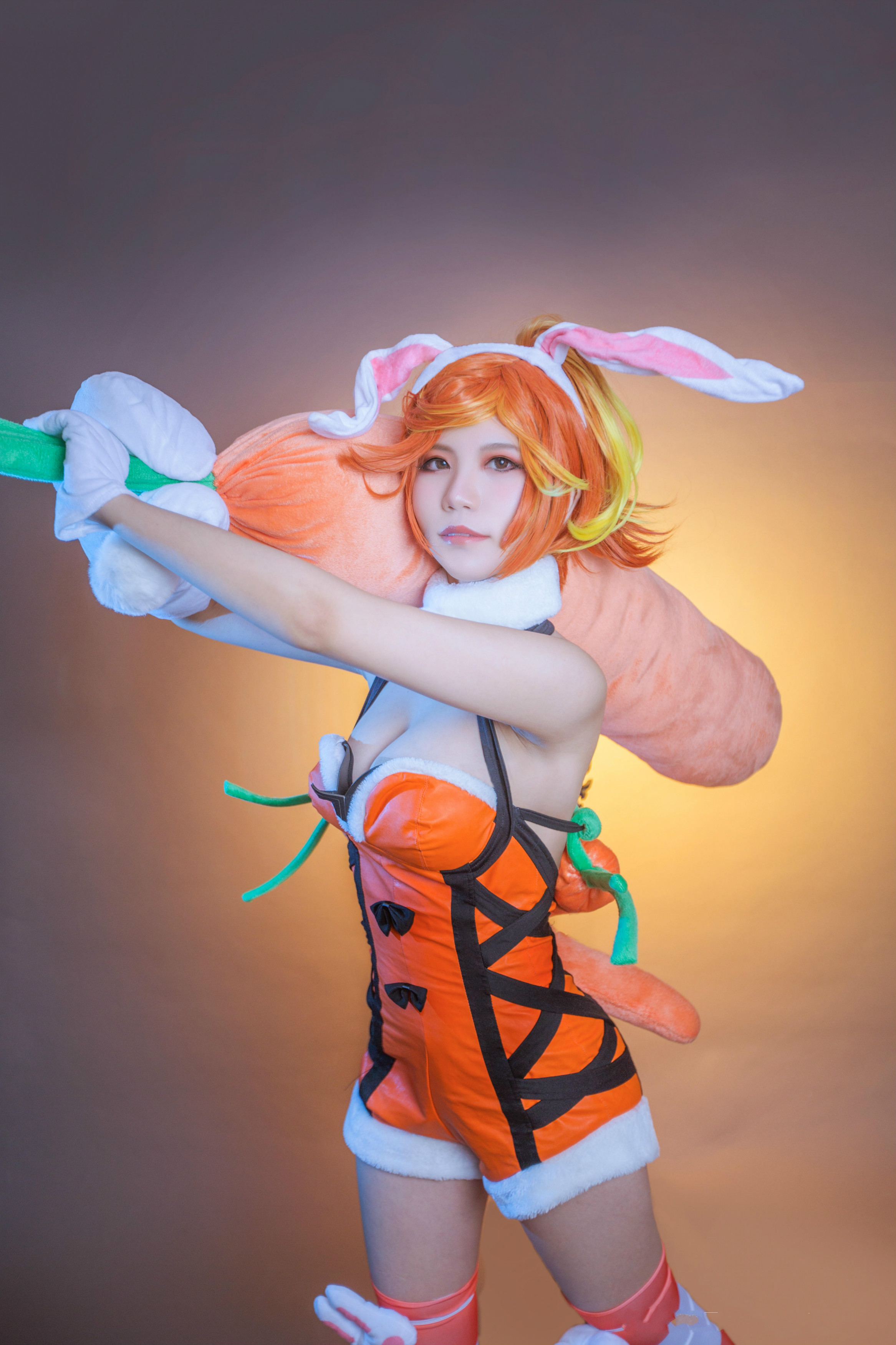 王者荣耀:cos花木兰兔女郎,有料身材,网友:这棒子我想歪了!