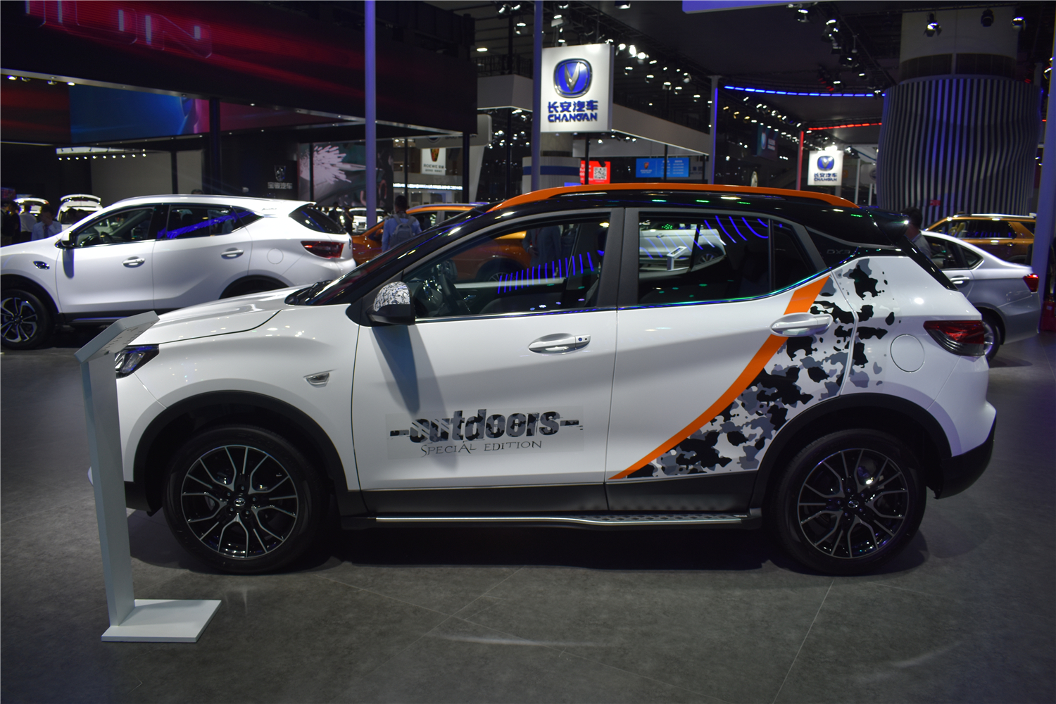 这款dx3户外版的配色不错,可以作为后期改装的蓝本