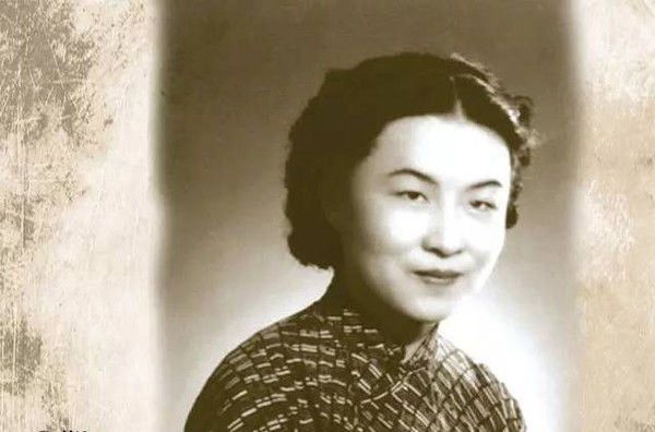亲妈嫌弃女儿相貌丑陋,把她嫁弱智少爷,女儿最后变成了大学校长