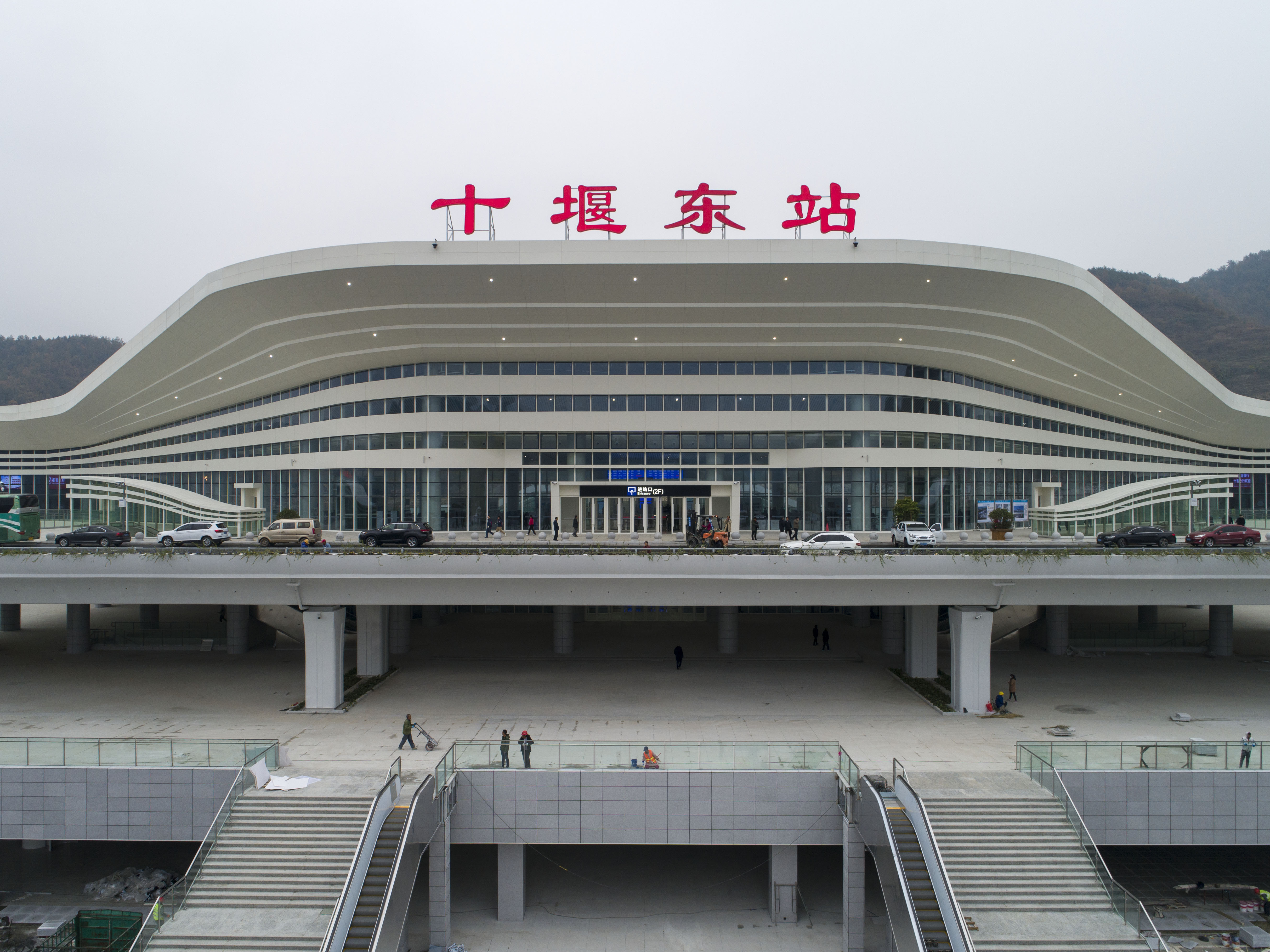 武汉至十堰高铁开通运营