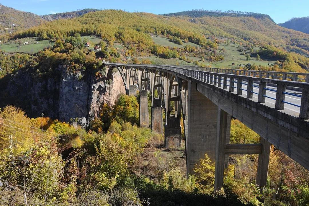 前南斯拉夫老电影《桥》,片中歌曲曾传唱全中国