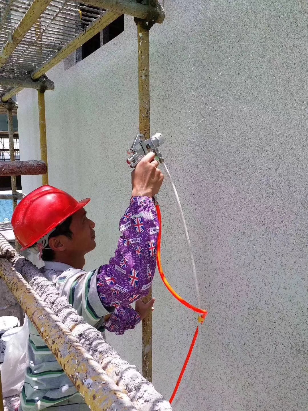 建筑外墙翻新涂喷真石漆施工流程分享