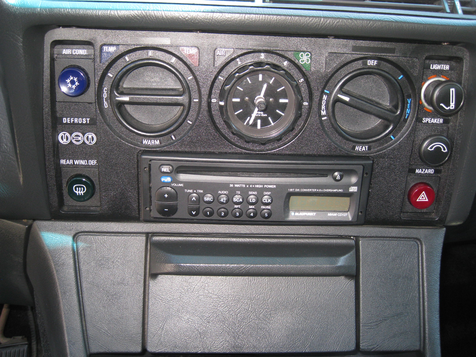 带你领略经典老车:1979年宝马733i豪华轿车,第一代宝马七系