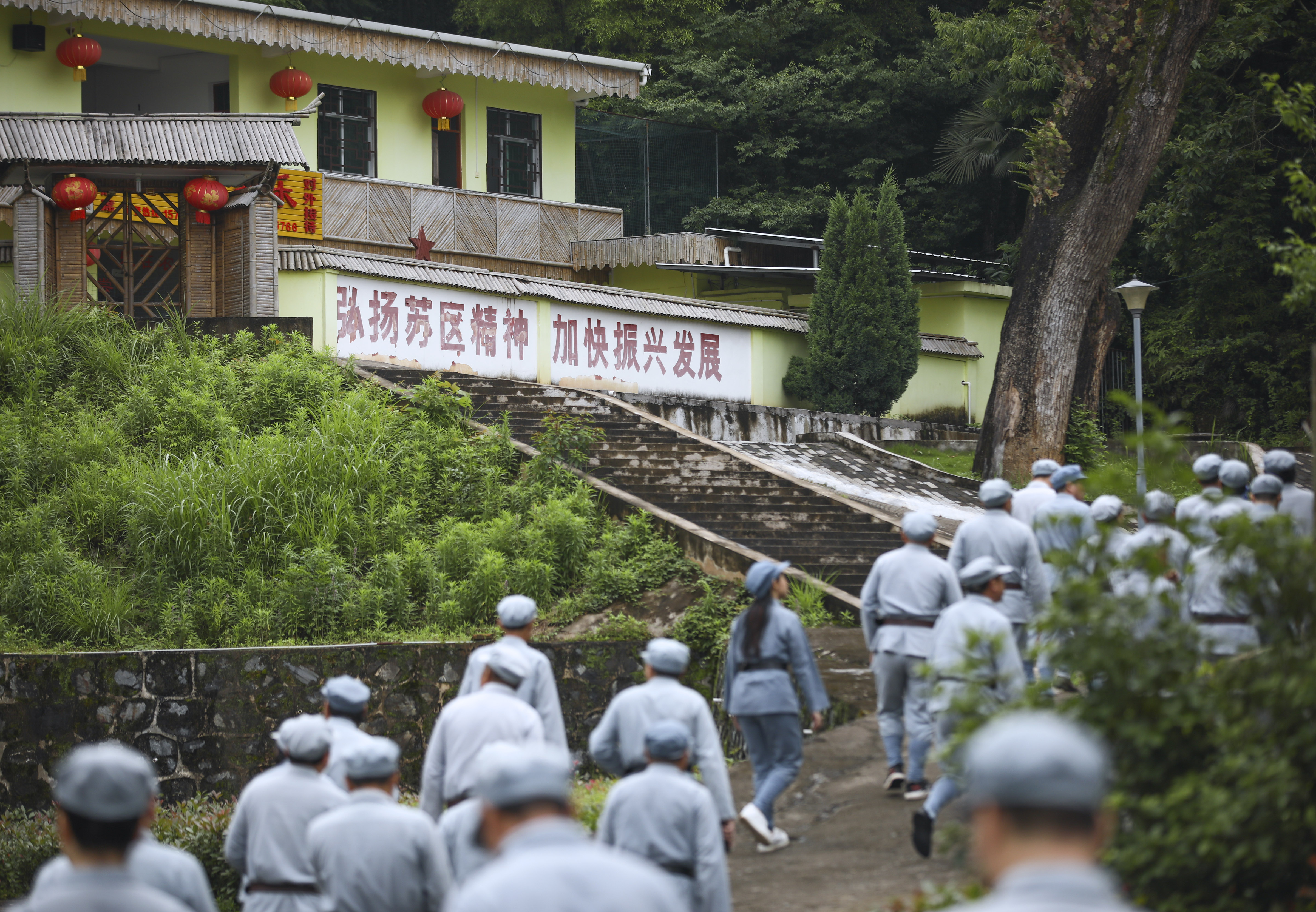 (壮丽70年(13)华屋"红军村"的幸福蜕变